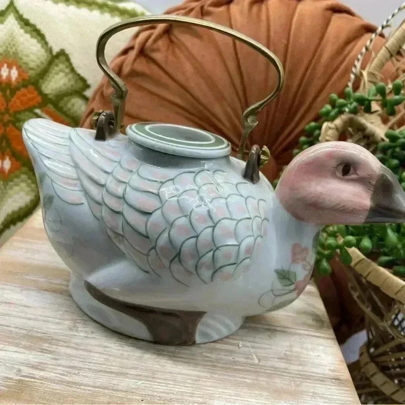 Vintage Novelty Painted Duck Teapot - Picture 2 of 7